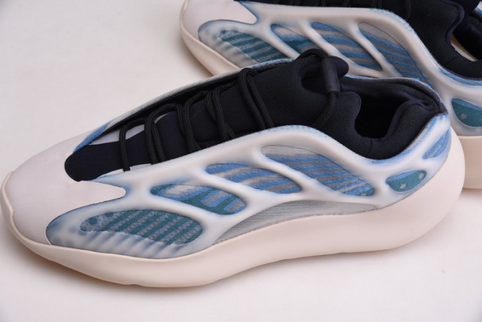 eezy boost 700 v3 kyant gy0260