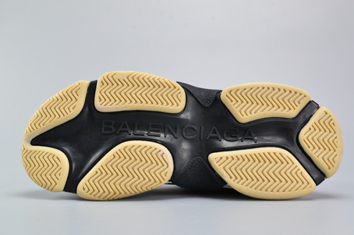 bl 17fw triple s 656686-w06g0-1001