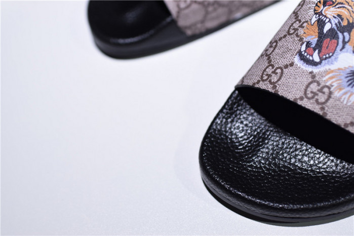 gc leather slide sandal with tiger 456234 k5y00 8919